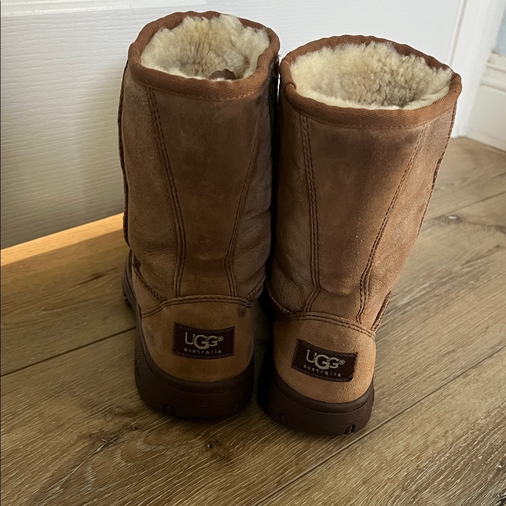 🛑 1 hour sale. UGG, size 7, Mid Height Tan Beige Suede Winter Boots - Picture 7 of 14